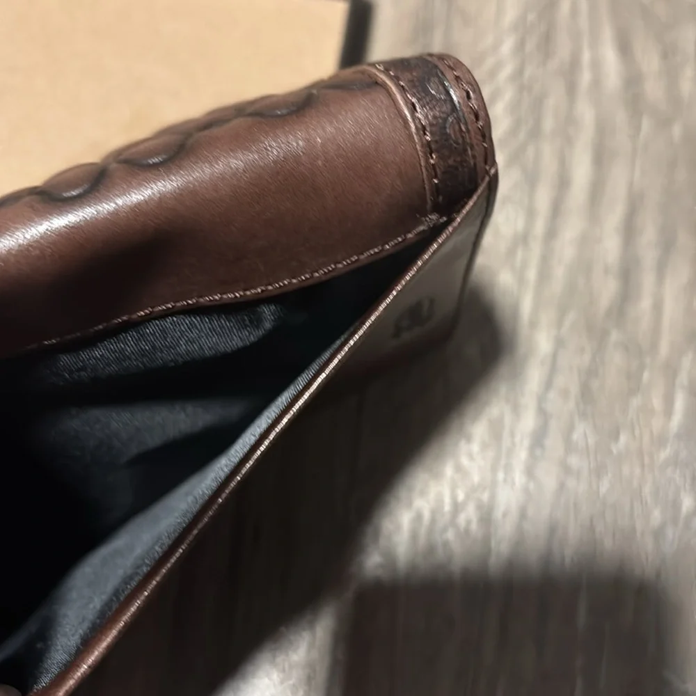 Justin Rodeo Genuine Leather Low Profile,RFID,8 card slots,slip pockets,Concho